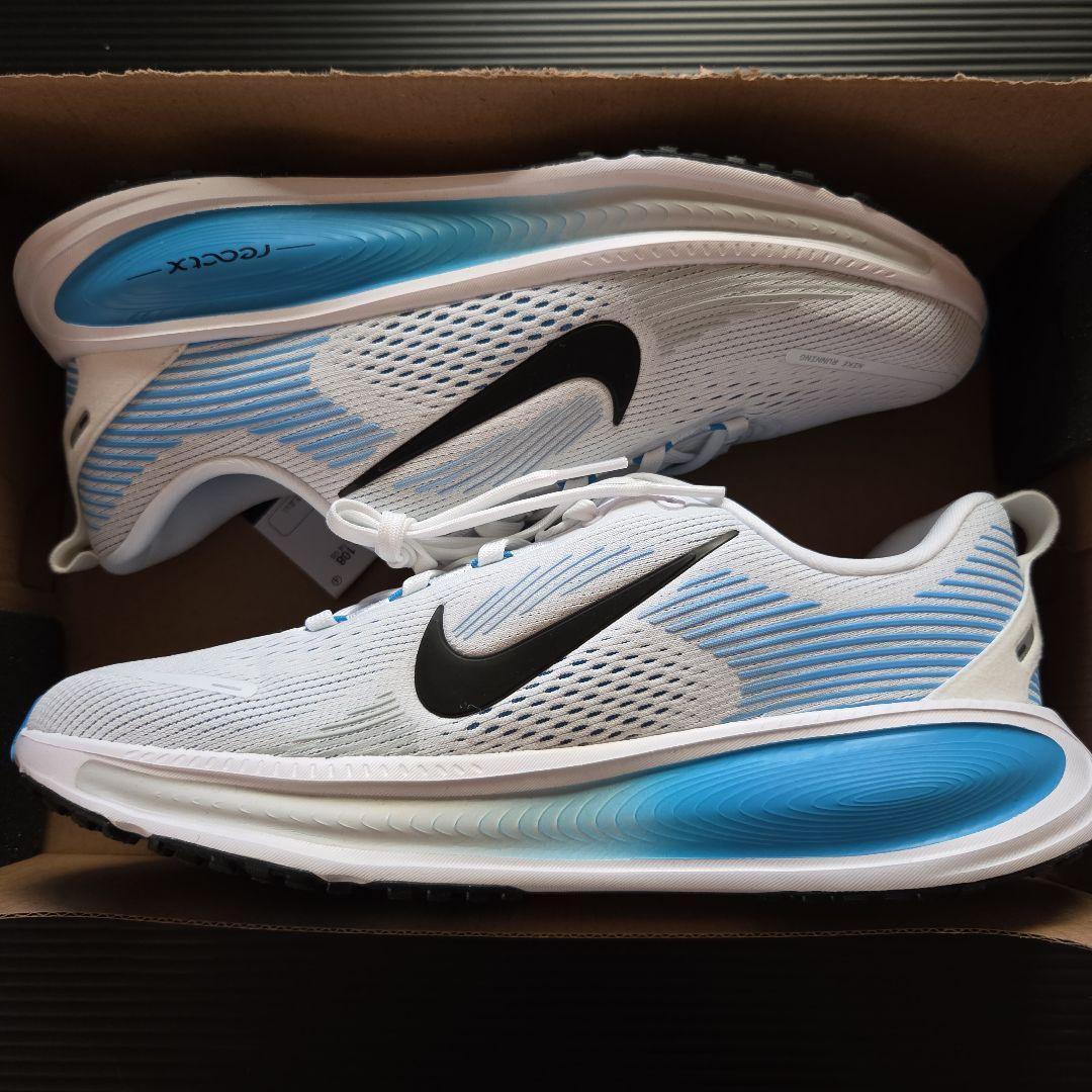 たまごアイス。未使用❗ナイキ VOMERO 18 (GS) 24cm