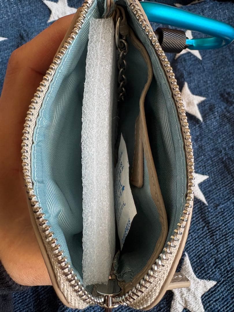 ペッツ×イア パピヨネ 牛革 カラビナ付きパス＆キーケース グレージュ