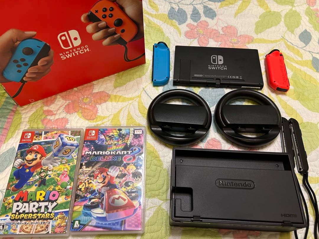 【値下げ】　Nintendo Switch + マリオソフト2本＋ハンドル2個付