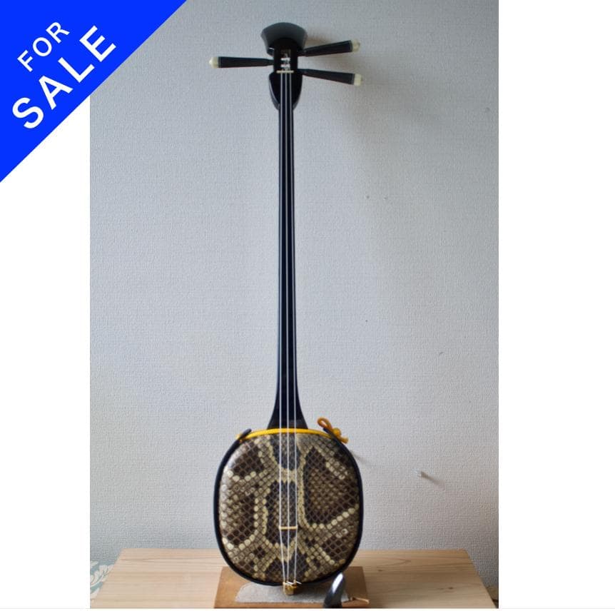 三線　沖縄　本皮強化張り 爪、ハードケース付　三味線　送料込み