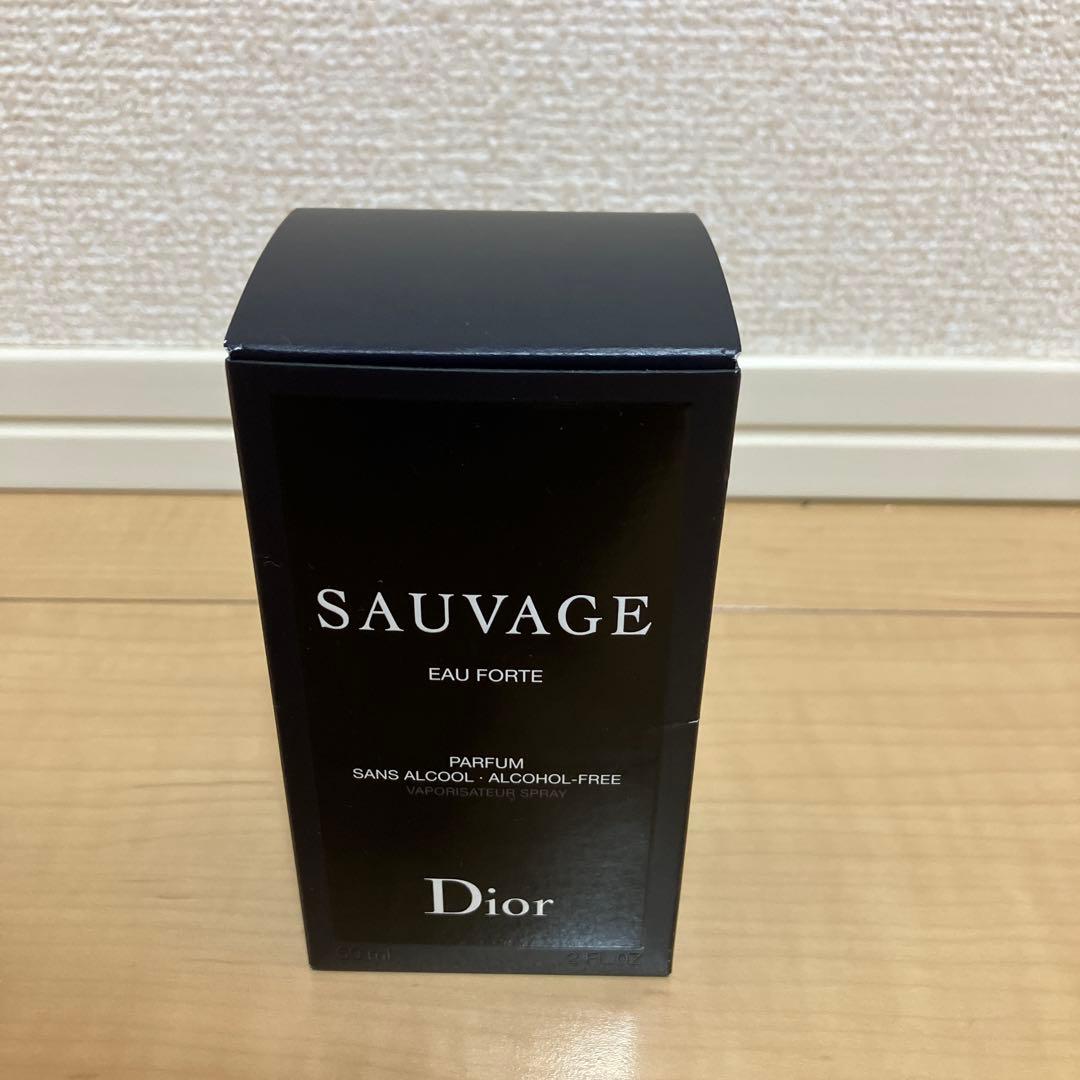 【新品・未開封品】Ｄｉｏｒ ソヴァージュ オー フォルト パルファン　６０mL