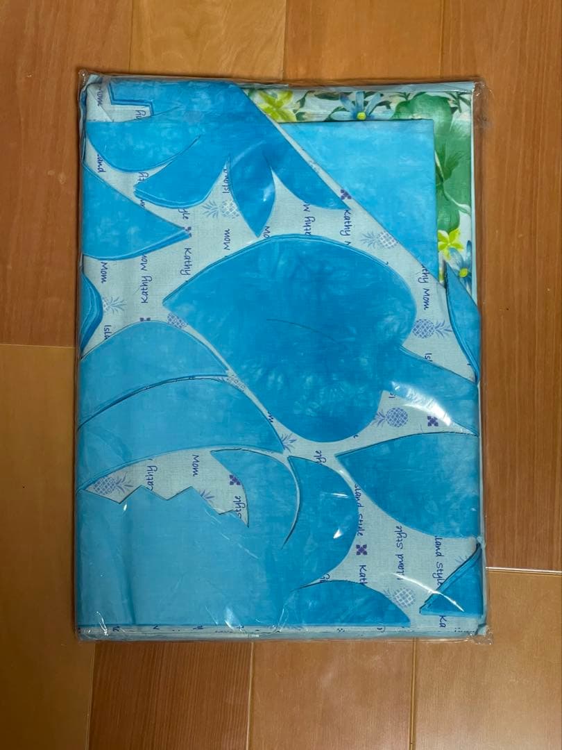 キャシーマム 110cmタペストリー アンセリウムとパイナップル