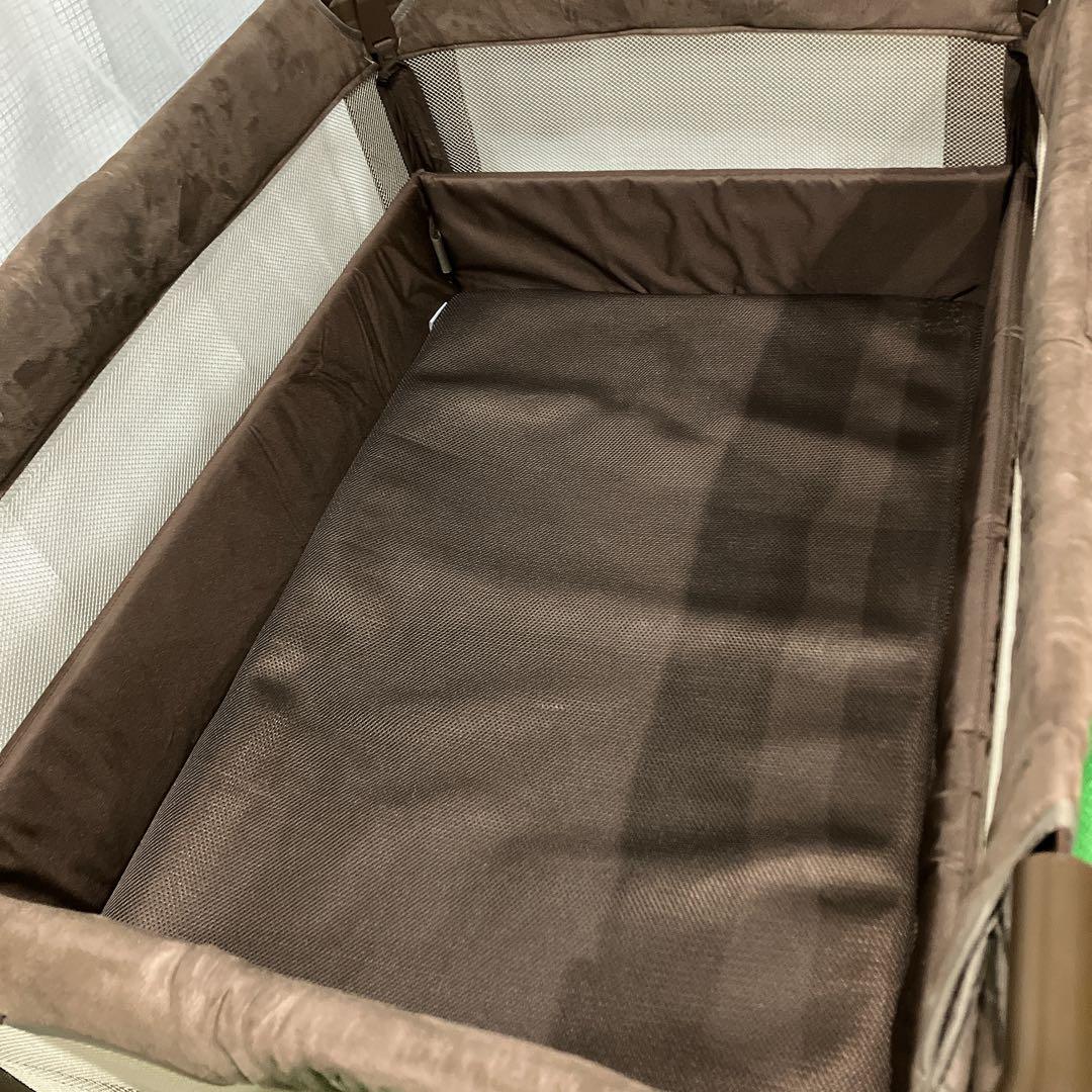 超美品 Aprica ココネルエアープラス ベビーベッド ブラウン 洗えるマット