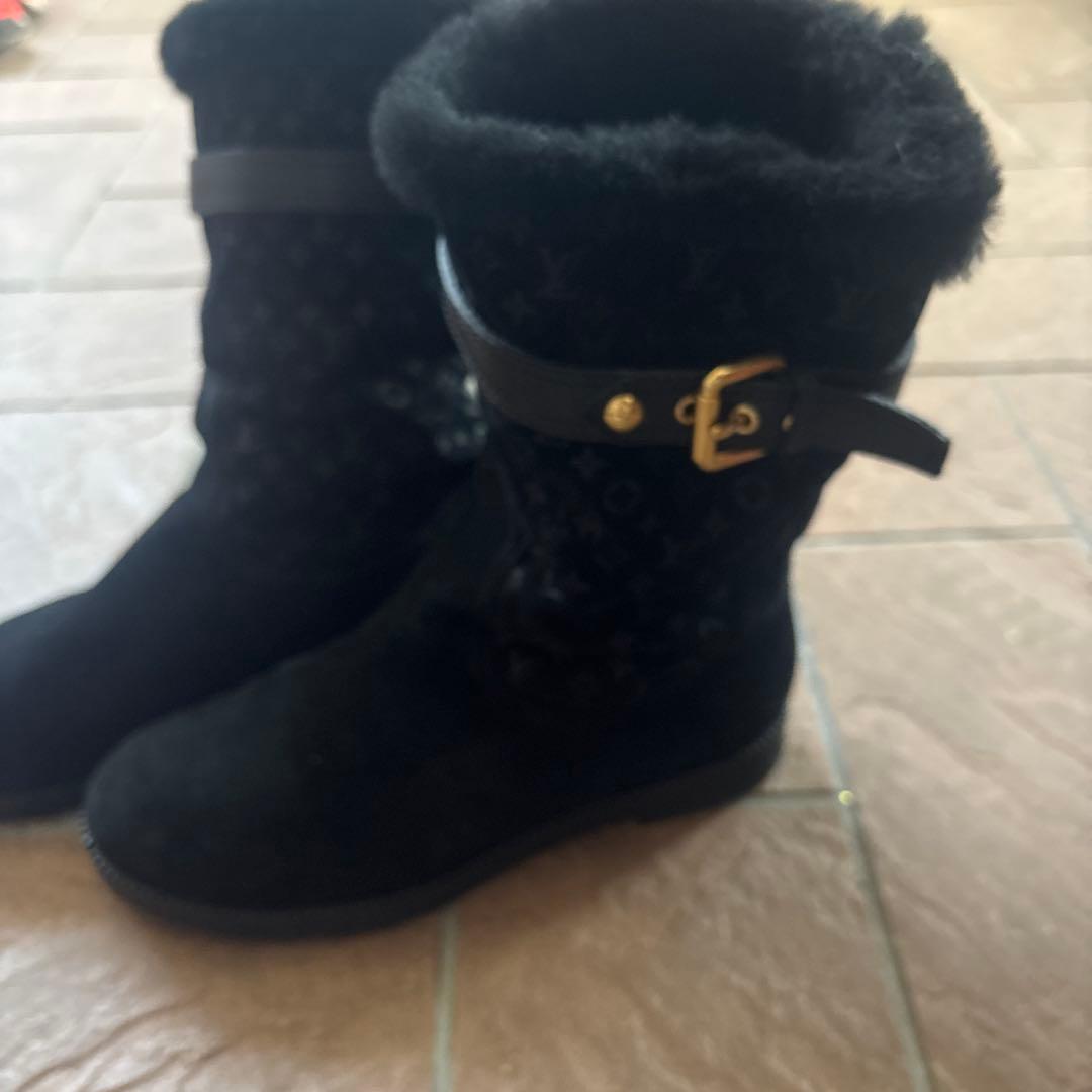 ルイヴィトンムートンボアブーツ