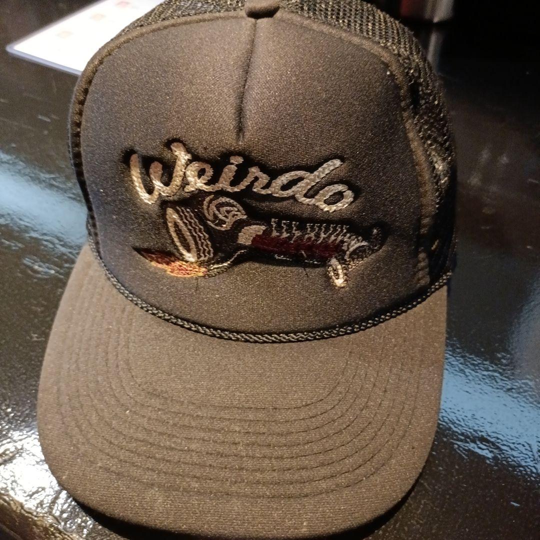 WEIRDO ブラック トラッカーキャップ