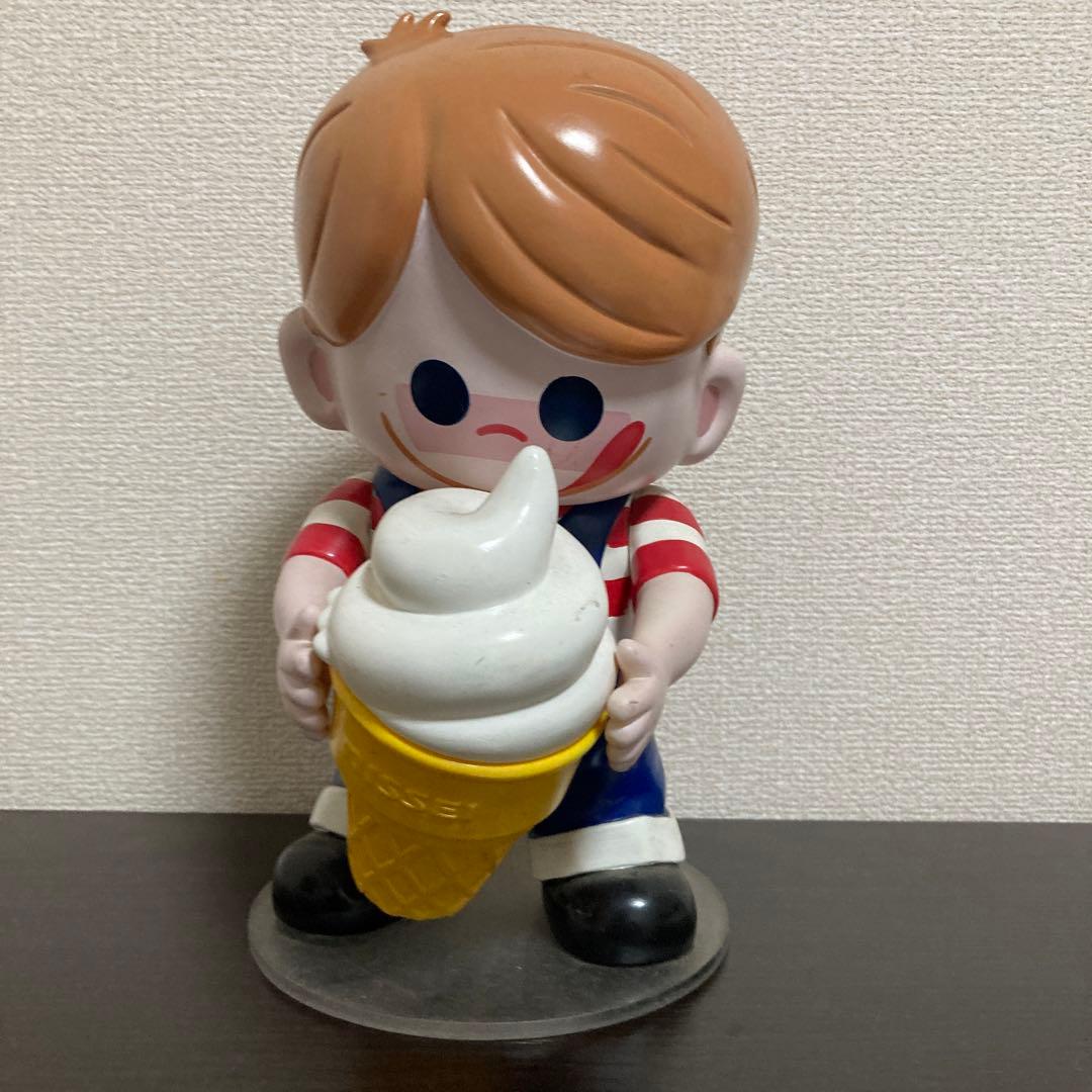 アイスクリームの少年 フィギュア 約30cm