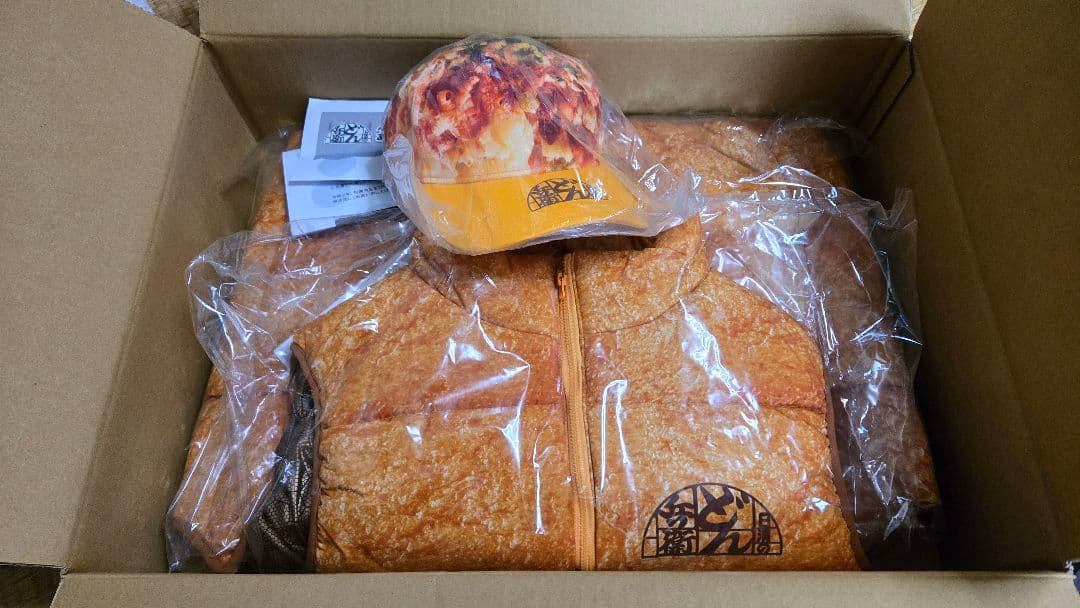 どん兵衛　ふっくらあったか着るおあげ・被る天ぷら セット ベスト 帽子