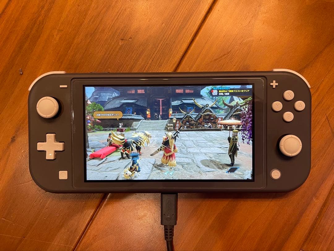 任天堂Switchライト　ケース付き　美品