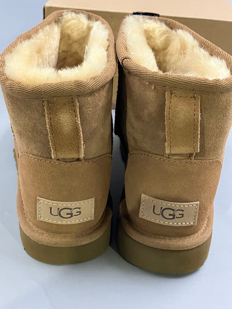 ☆新品未使用　UGG Classic Mini II 23センチ