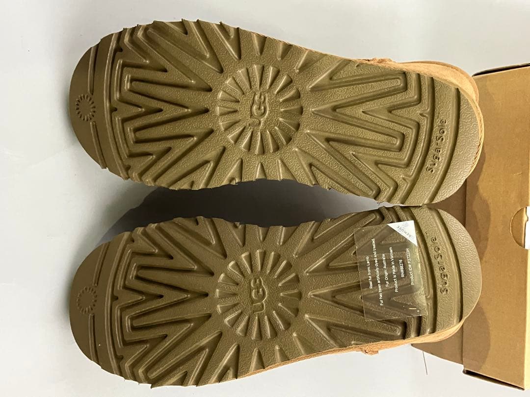 ☆新品未使用　UGG Classic Mini II 23センチ