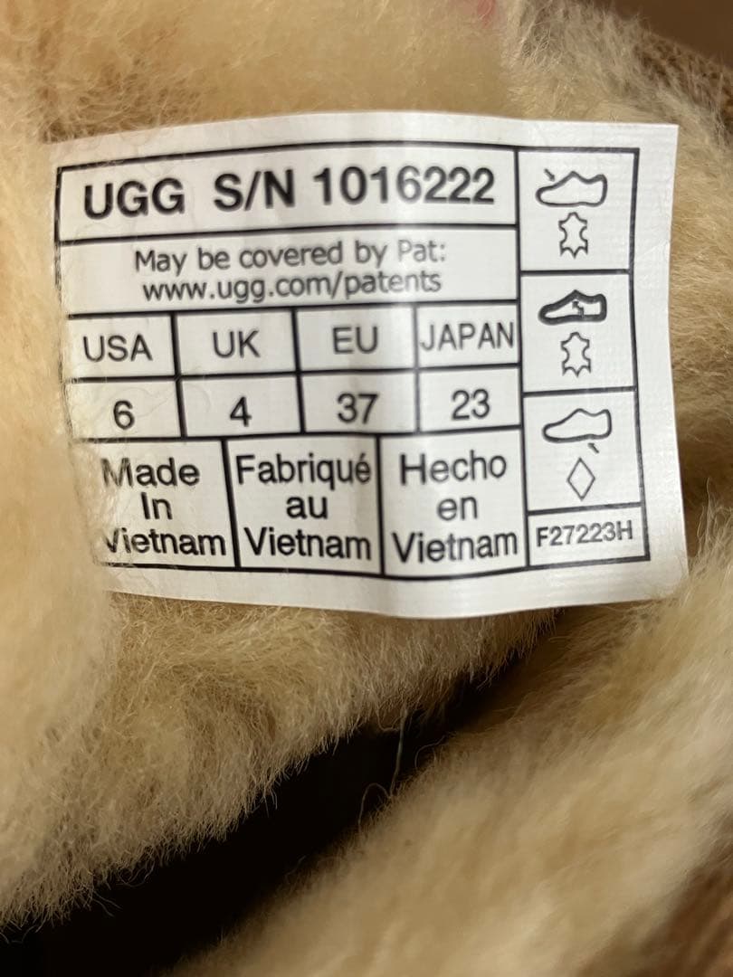 ☆新品未使用　UGG Classic Mini II 23センチ