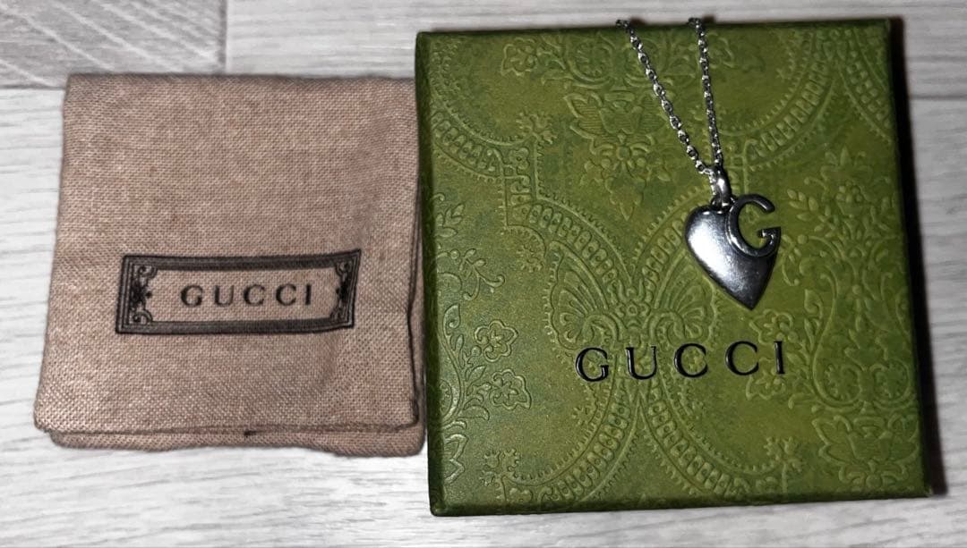 ‼️値下げ中‼️GUCCIシルバーハート型ネックレス❤︎