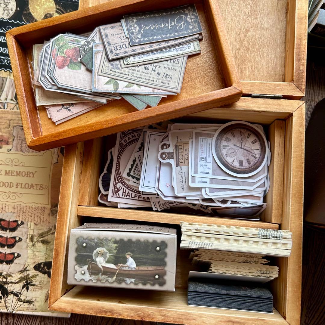 コラージュ素材 大容量まとめ売り／紙もの 木箱 ラジオ柄ケース付き