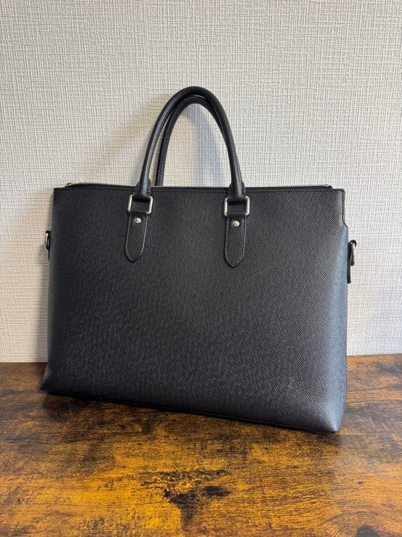 黒のビジネスバッグ 合成皮革製　ヴィトン
