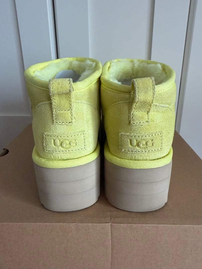 Ugg イエロー プラットフォーム ウルトラミニ　ムートンブーツ