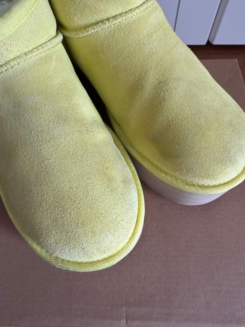Ugg イエロー プラットフォーム ウルトラミニ　ムートンブーツ