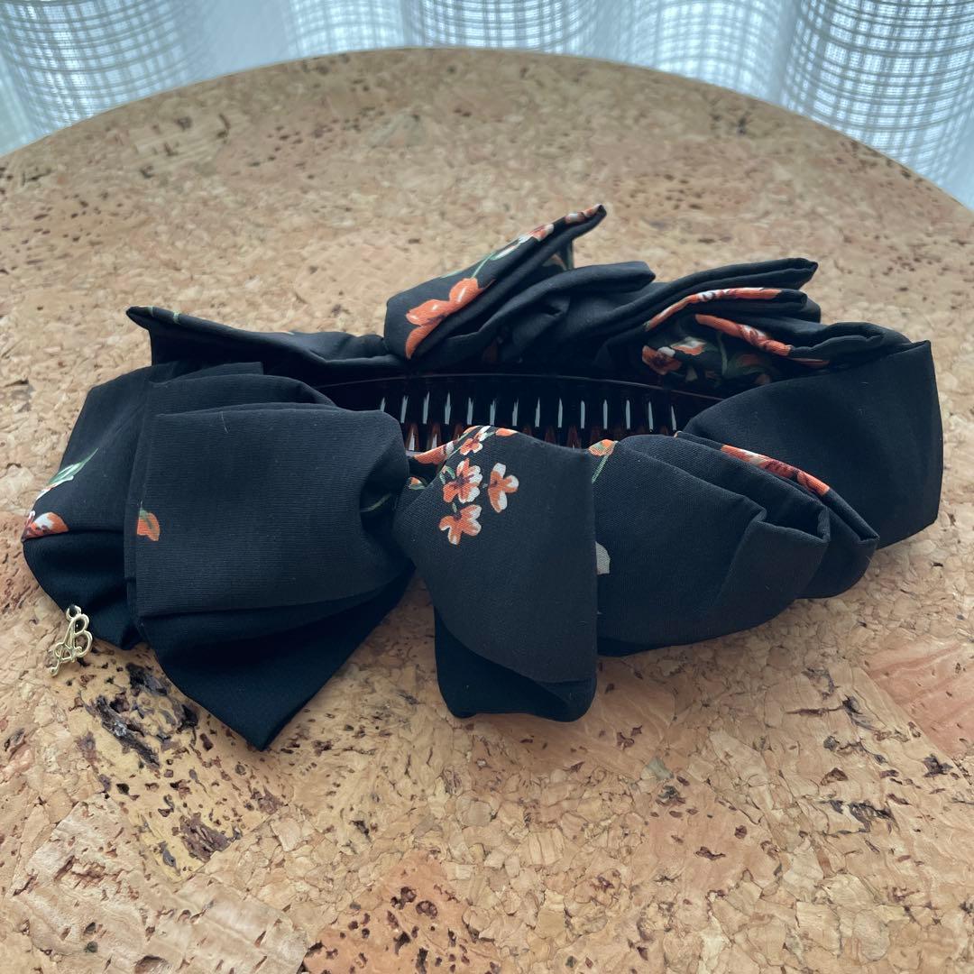 アンジェブルーム Ange Bloom バナナクリップ　 花柄とネイビーの２つ