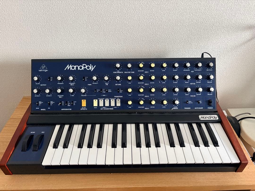 Behringer MonoPoly アナログシンセサイザー