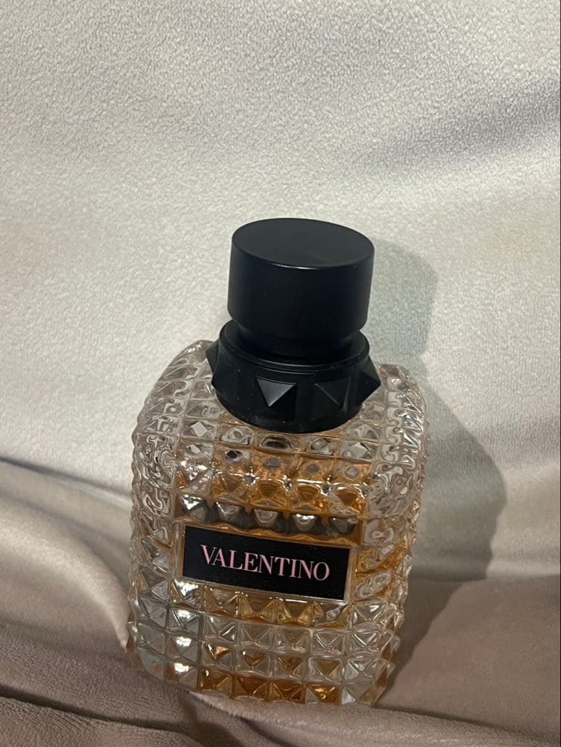定価18150円　ほぼ未使用　VALENTINO 香水 50ml