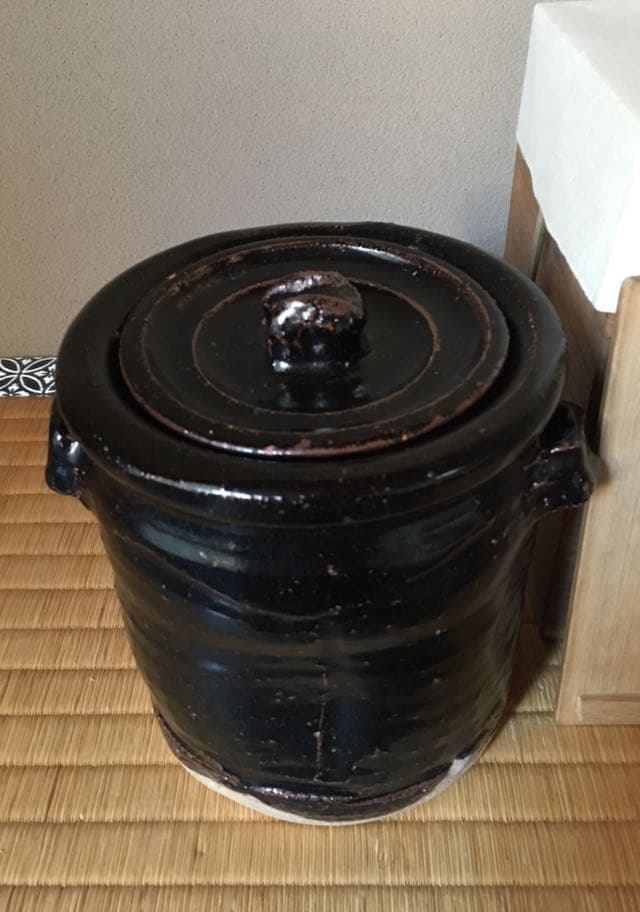 黒織部水指 淡々斎箱書