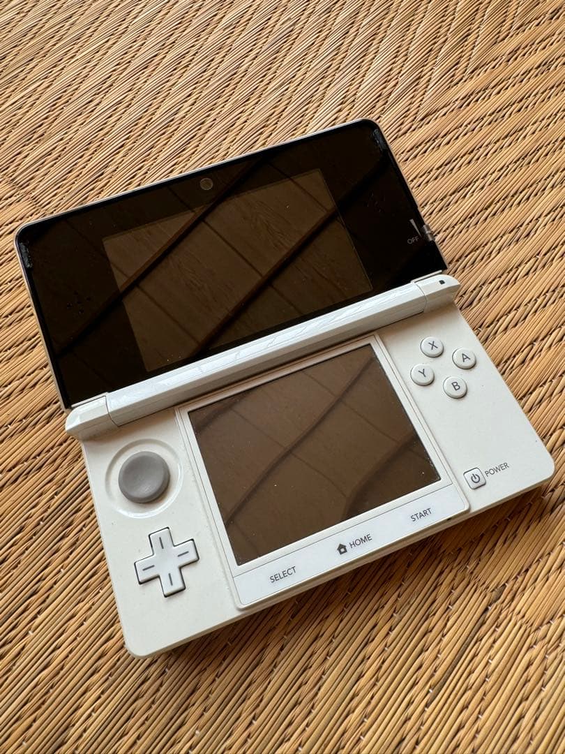 Nintendo 3DS 本体　(ホワイト)
