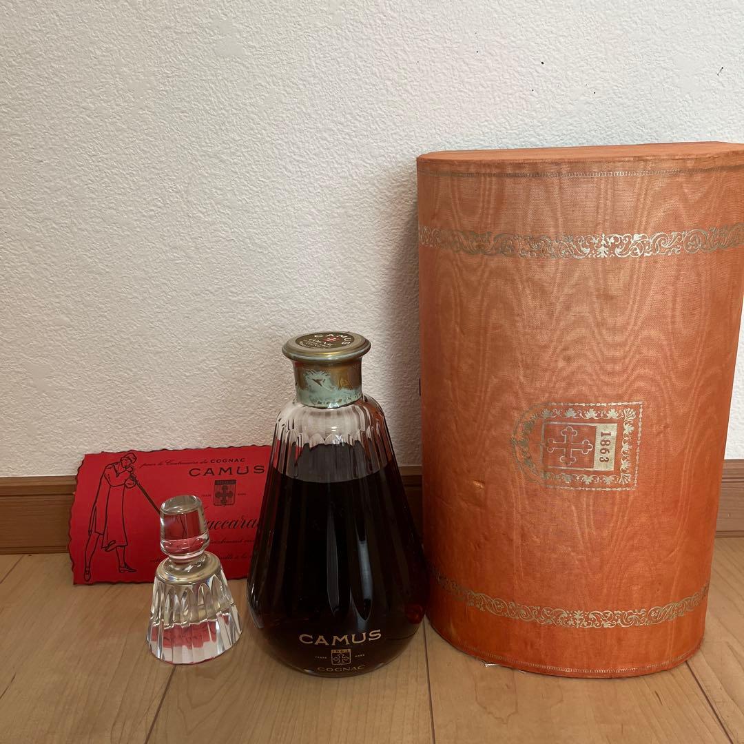 CAMUS コニャック バカラ　栓つき カミュ 古酒 クリスタル製 高級 未開栓