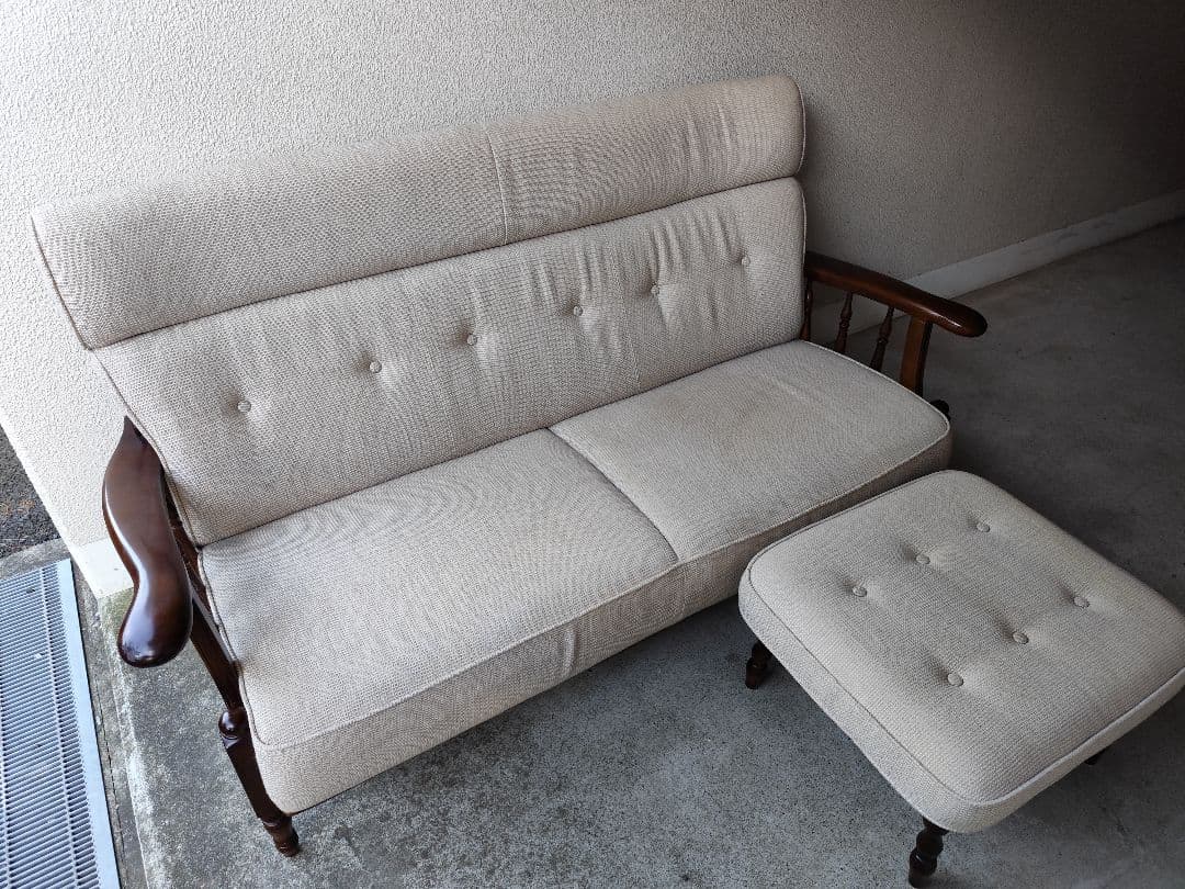 【カリモク】コロニアル2Pソファ＋オットマン