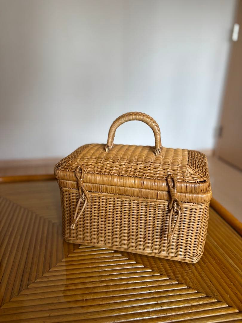 【値下げ中！】アンティーク　ラタン製 蓋付きバスケット