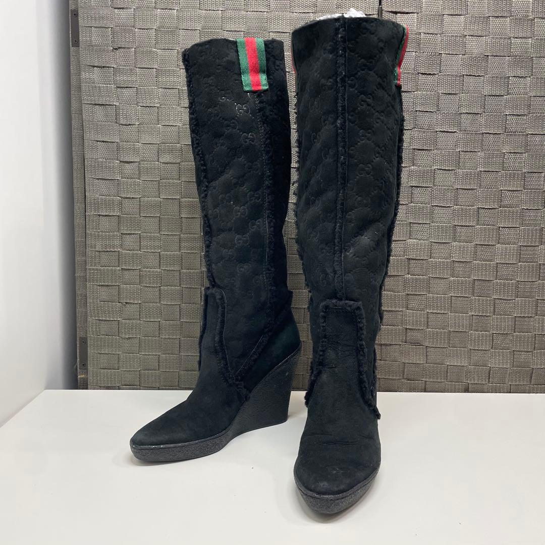 彩*愛様 GUCCI ブラック ムートンブーツ　GGロゴ エンボス ロングブーツ