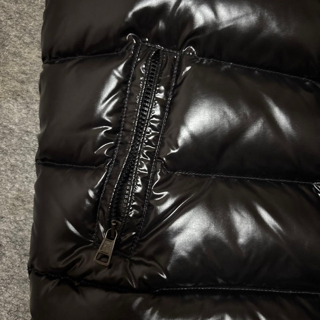 MONCLER 黒 ダウンベスト