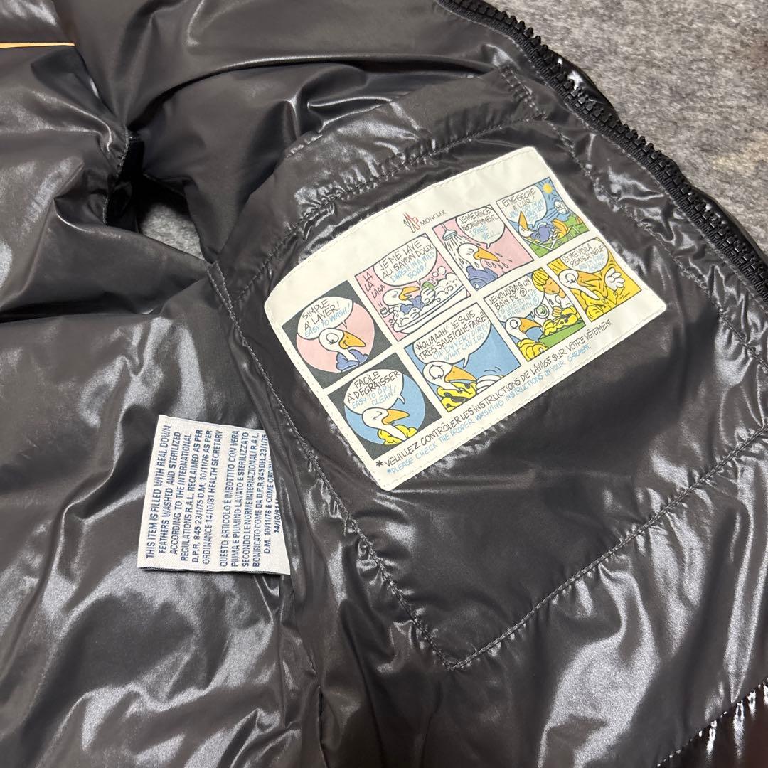 MONCLER 黒 ダウンベスト