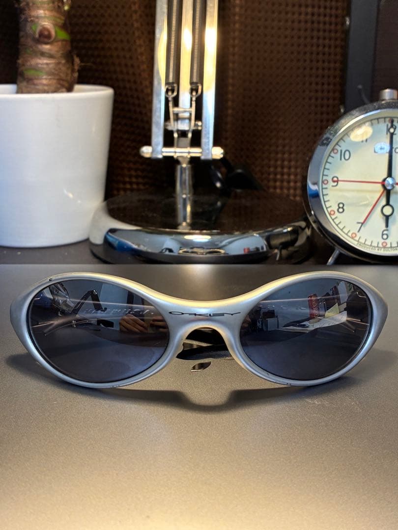 Oakley 00sスポーツサングラス シルバー/ブラック