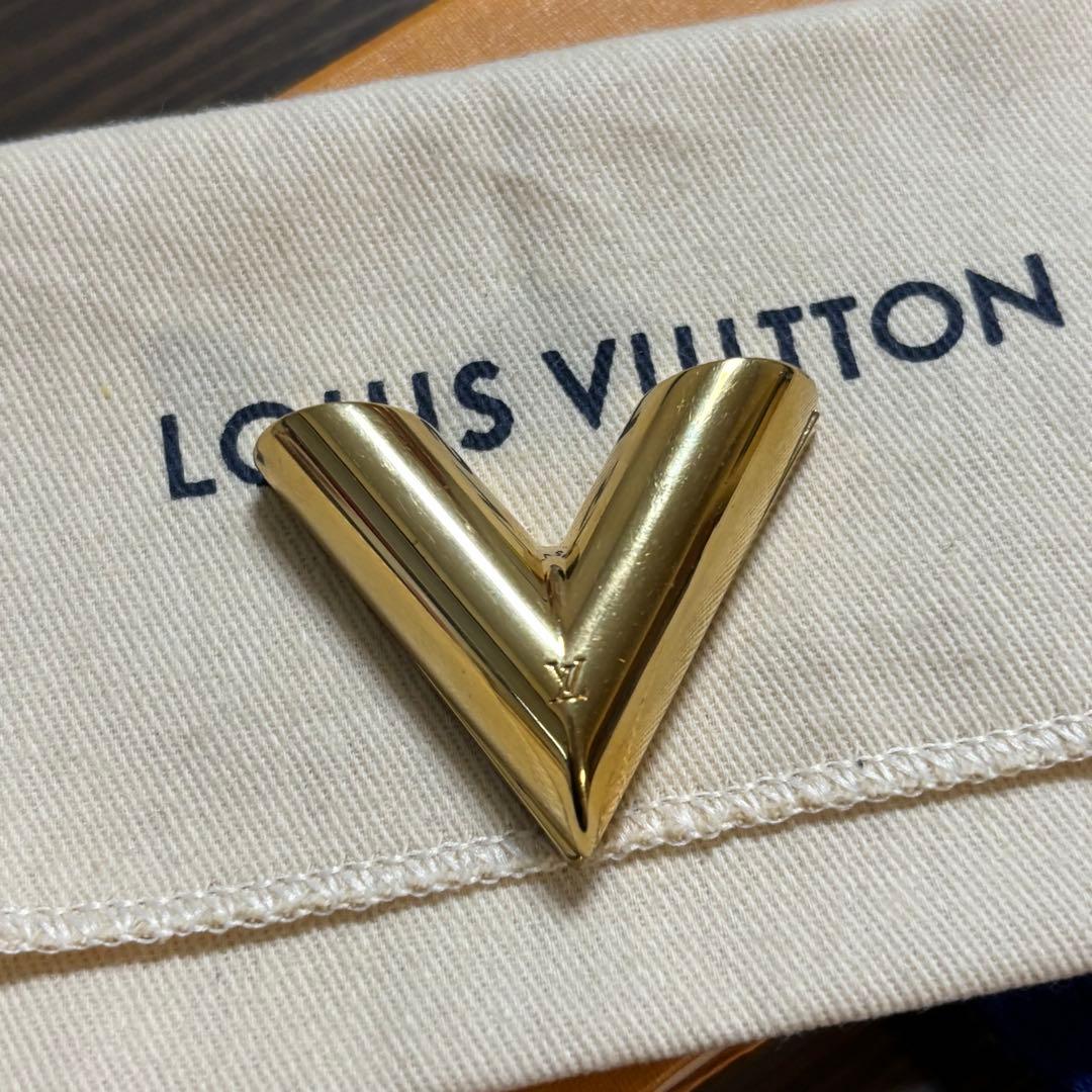［美品］ルイヴィトン　エッセンシャルV マグネット式　ブローチ　M61089