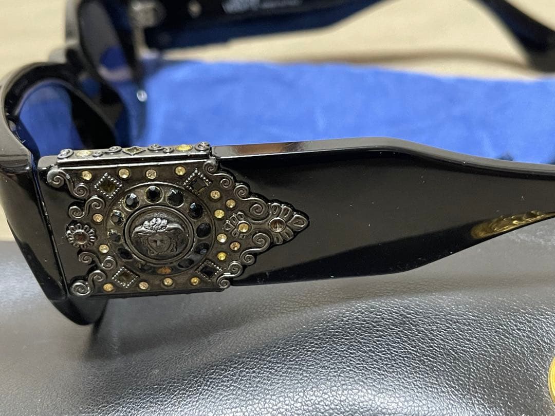 Gianni Versace ブラック サングラス ケース付き