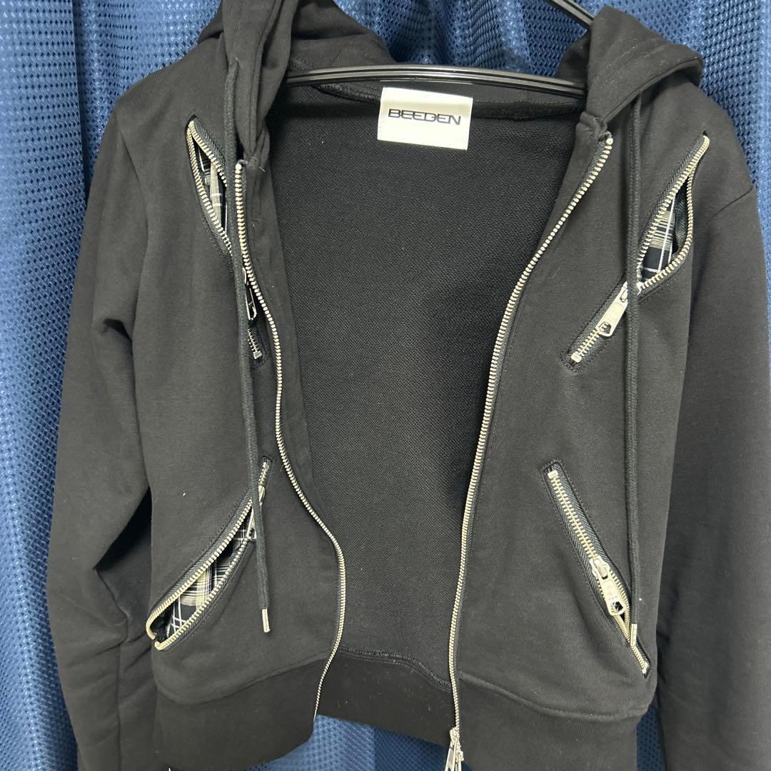 BEEDEN ブラック クロップドパーカー