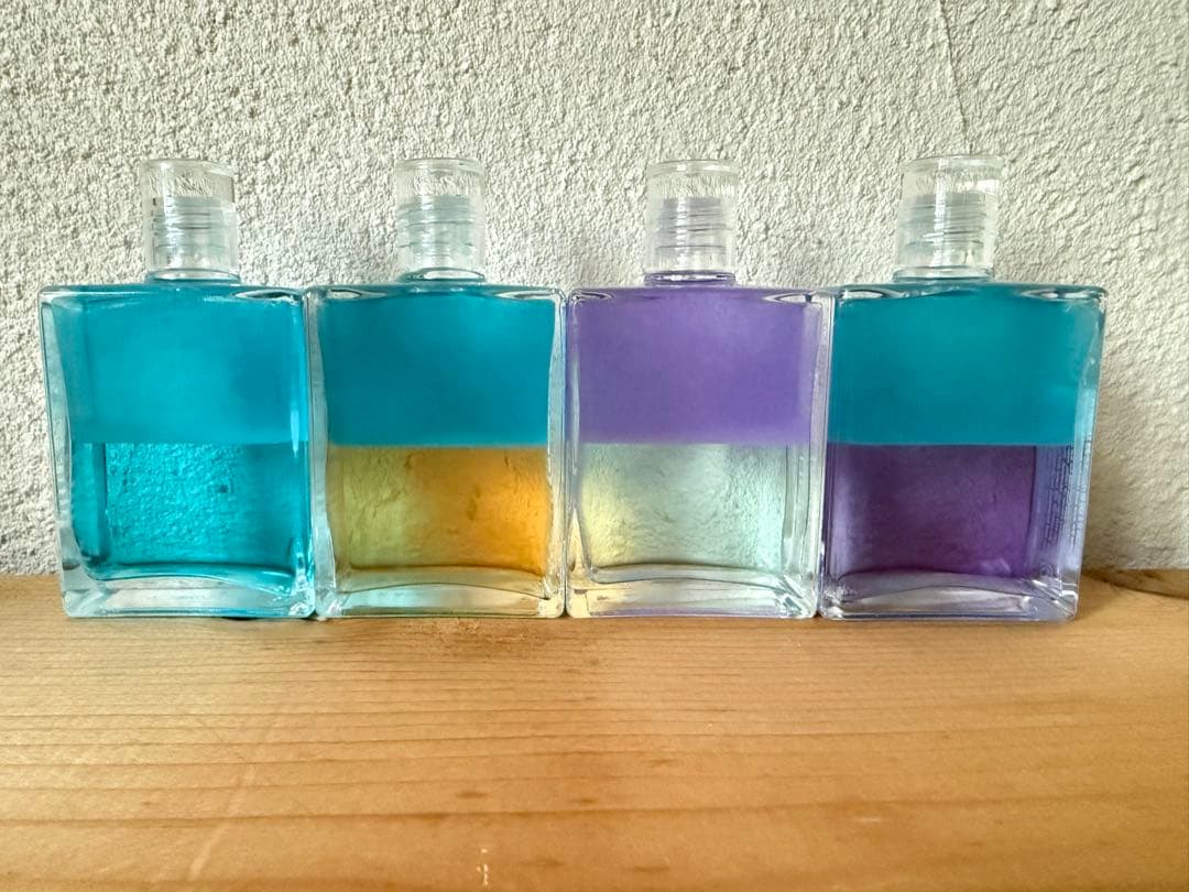 Aura-Soma エッセンシャルオイルボトルセット 4本　水の神秘小冊子付き