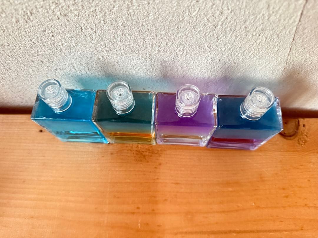 Aura-Soma エッセンシャルオイルボトルセット 4本　水の神秘小冊子付き