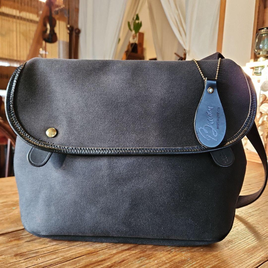 Ｂｒａｄｙ ショルダーバッグ メンズ レディース