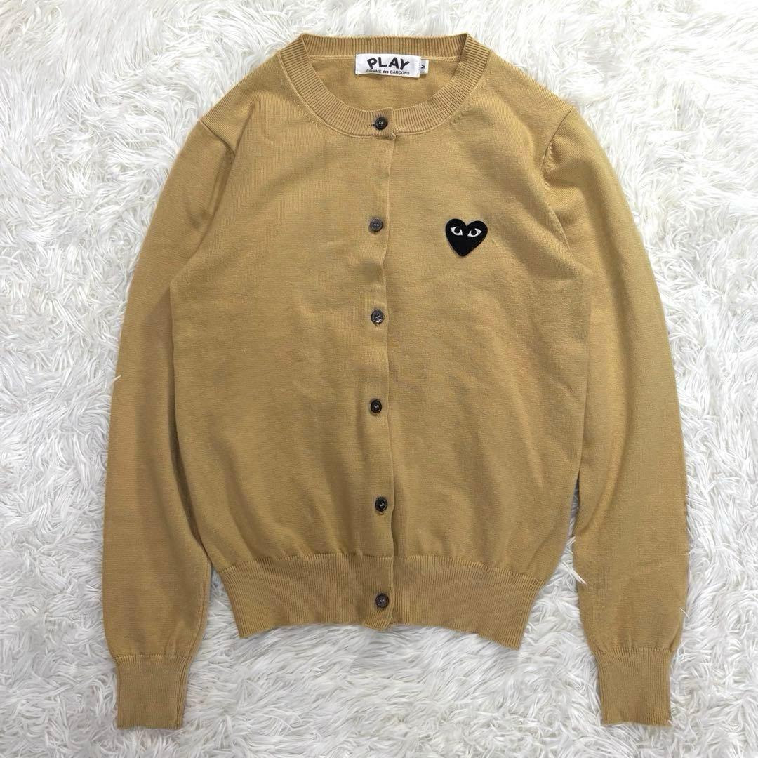 プレイ コムデギャルソン カーディガン 黒ハートロゴ ベージュ M 日本製