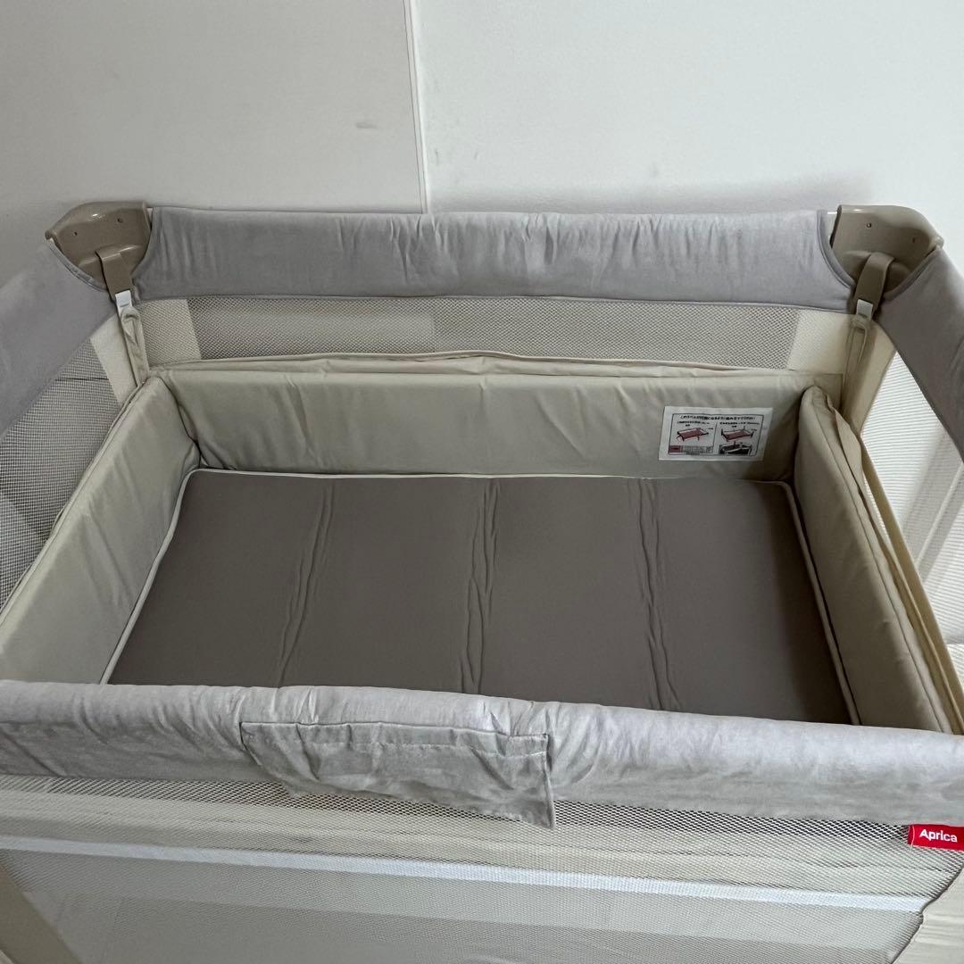 美品　ココネルエアープラス　ホワイトベージュ　9X196CXXJ アップリカ