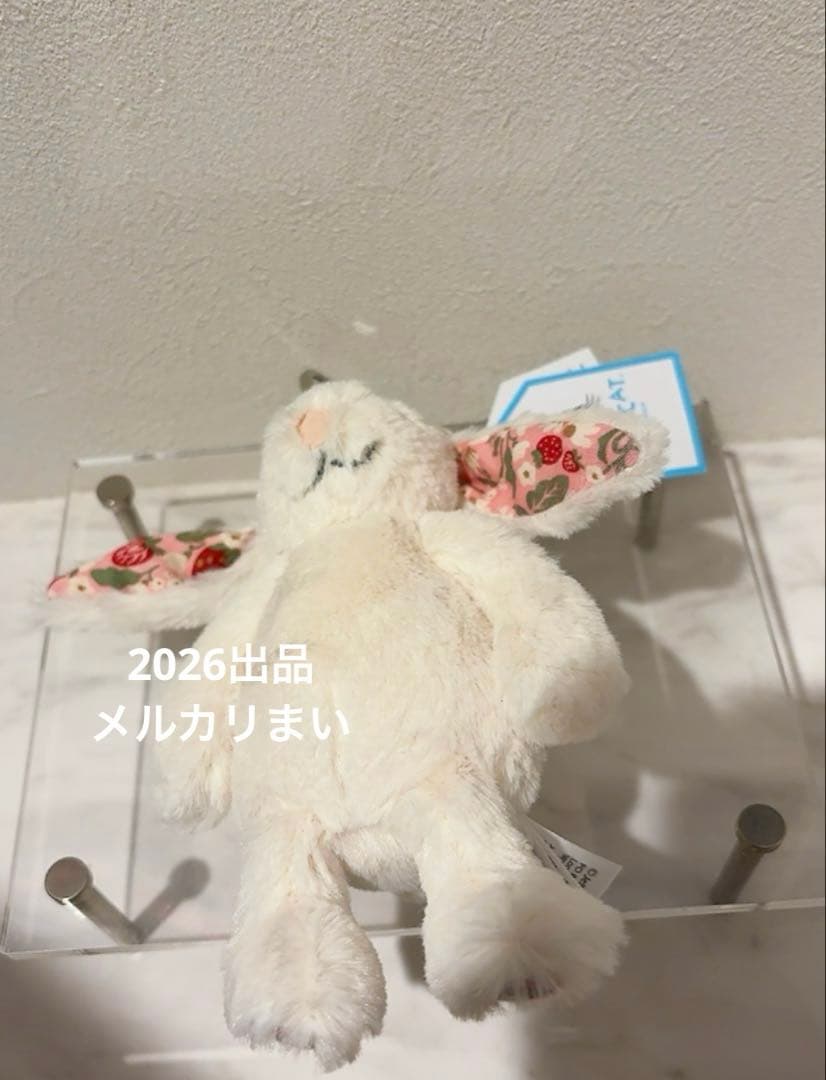  Blossom Cream Bunny Bag Charm 苺