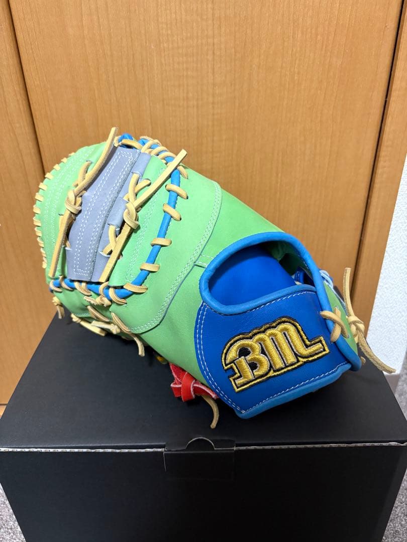 ベースマン端材軟式ファーストミット左投用