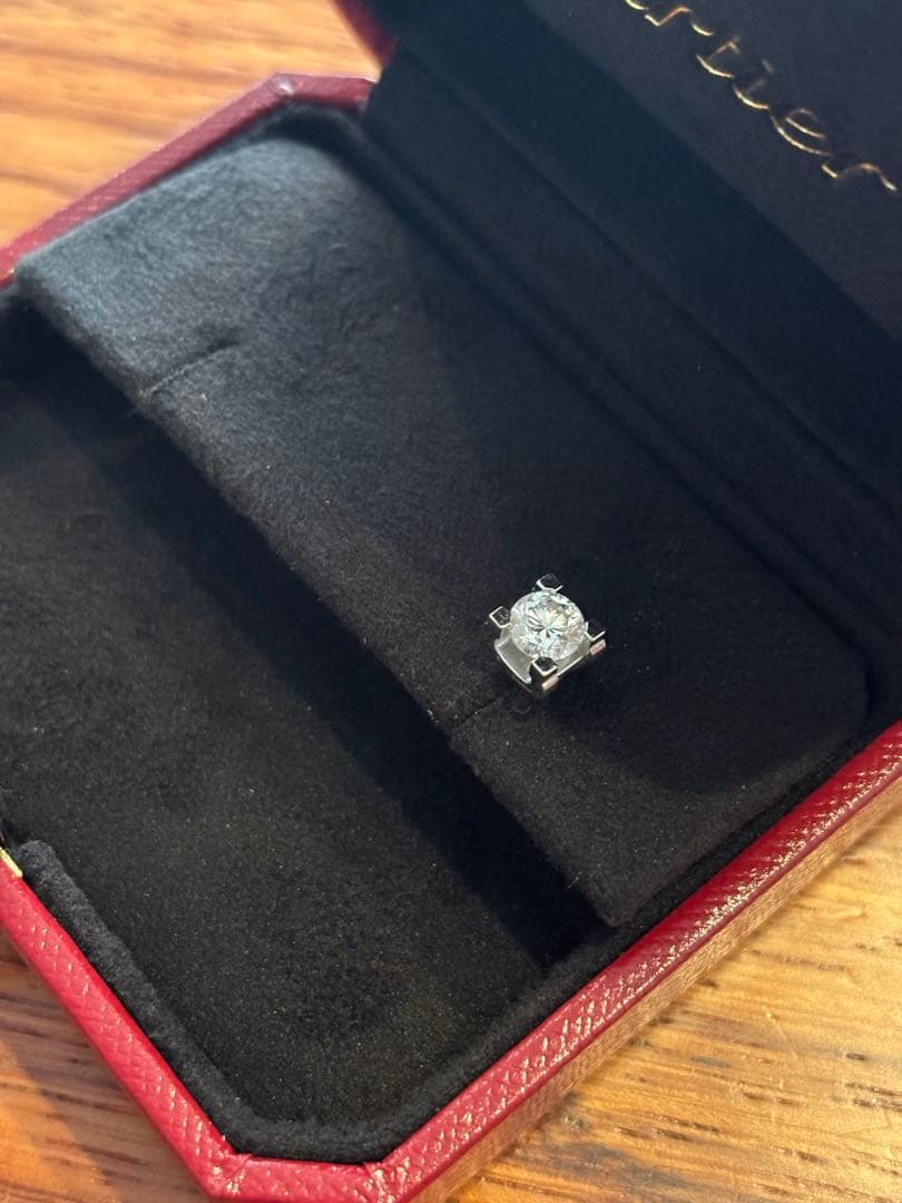 カルティエ0.6ctCドゥダイヤピアス　片耳