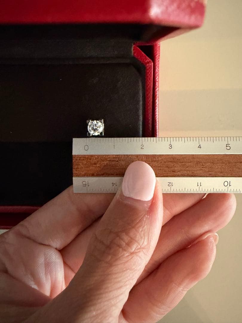 カルティエ0.6ctCドゥダイヤピアス　片耳