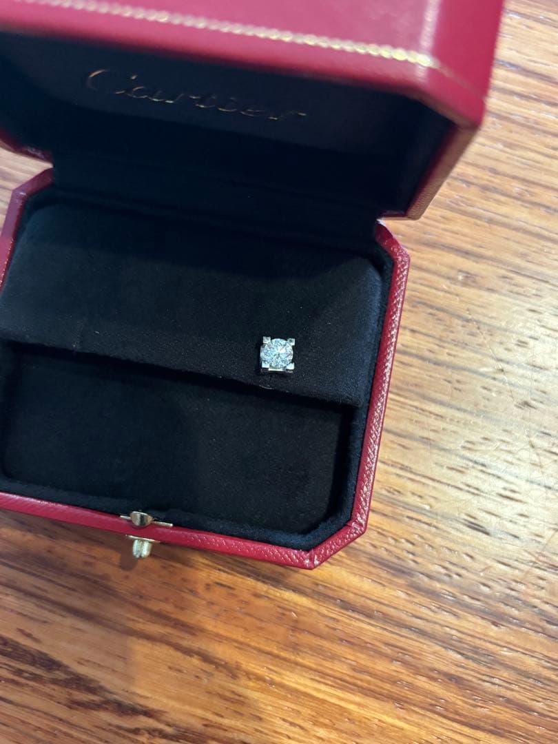 カルティエ0.6ctCドゥダイヤピアス　片耳