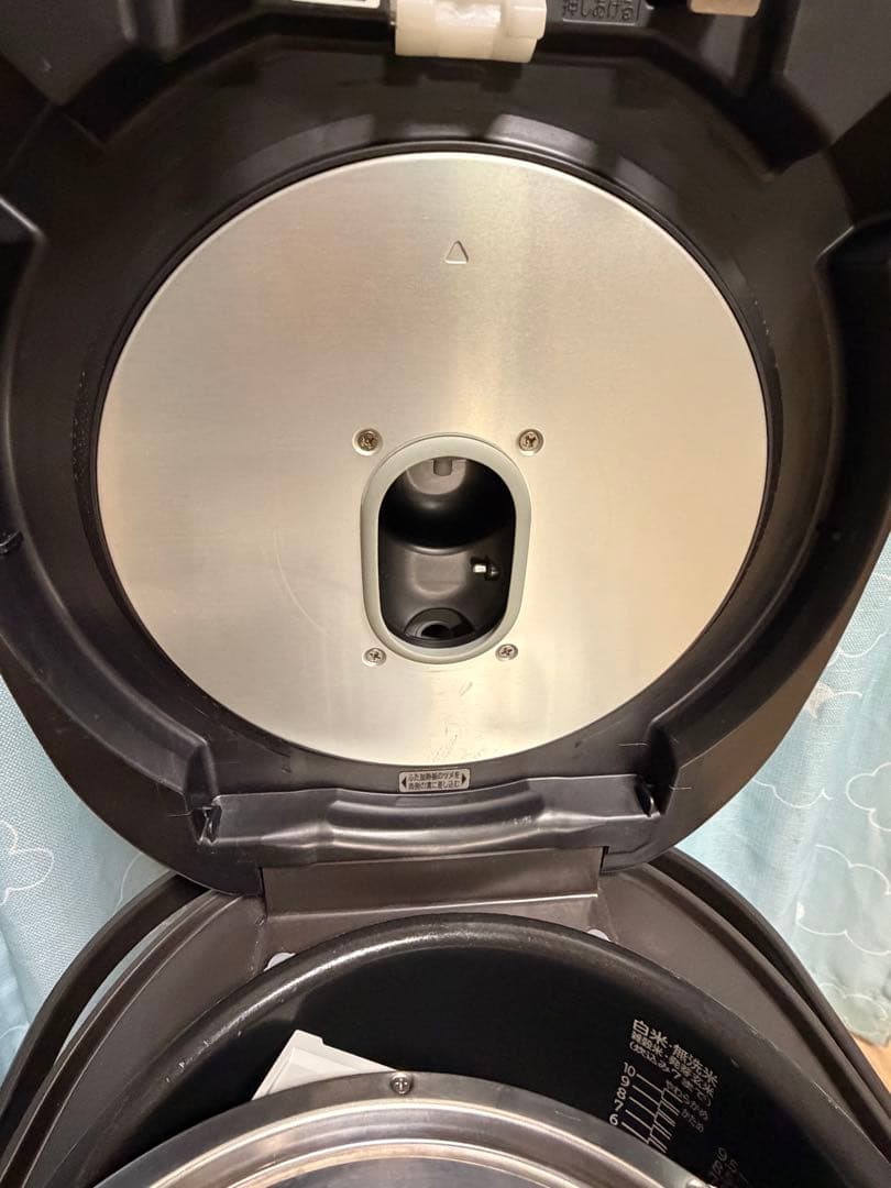 日立 大容量 圧力IH炊飯器 1升炊き 黒厚鉄釜 ライトブラウンRZ-WG18M