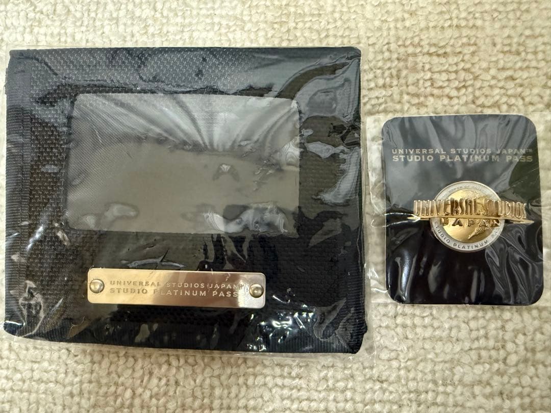 USJ 2002年プラチナムパス保持者限定グローブピンバッジとチケットホルダー