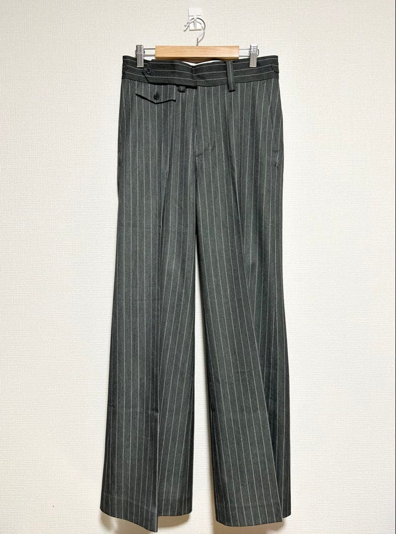 パンツ SHIKITARI STRIPE FLARE SLACKS GRAY