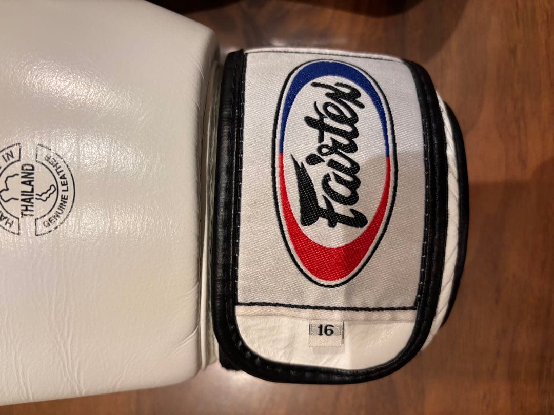 Fairtex ボクシンググローブ 16oz ホワイト　フェアテックス