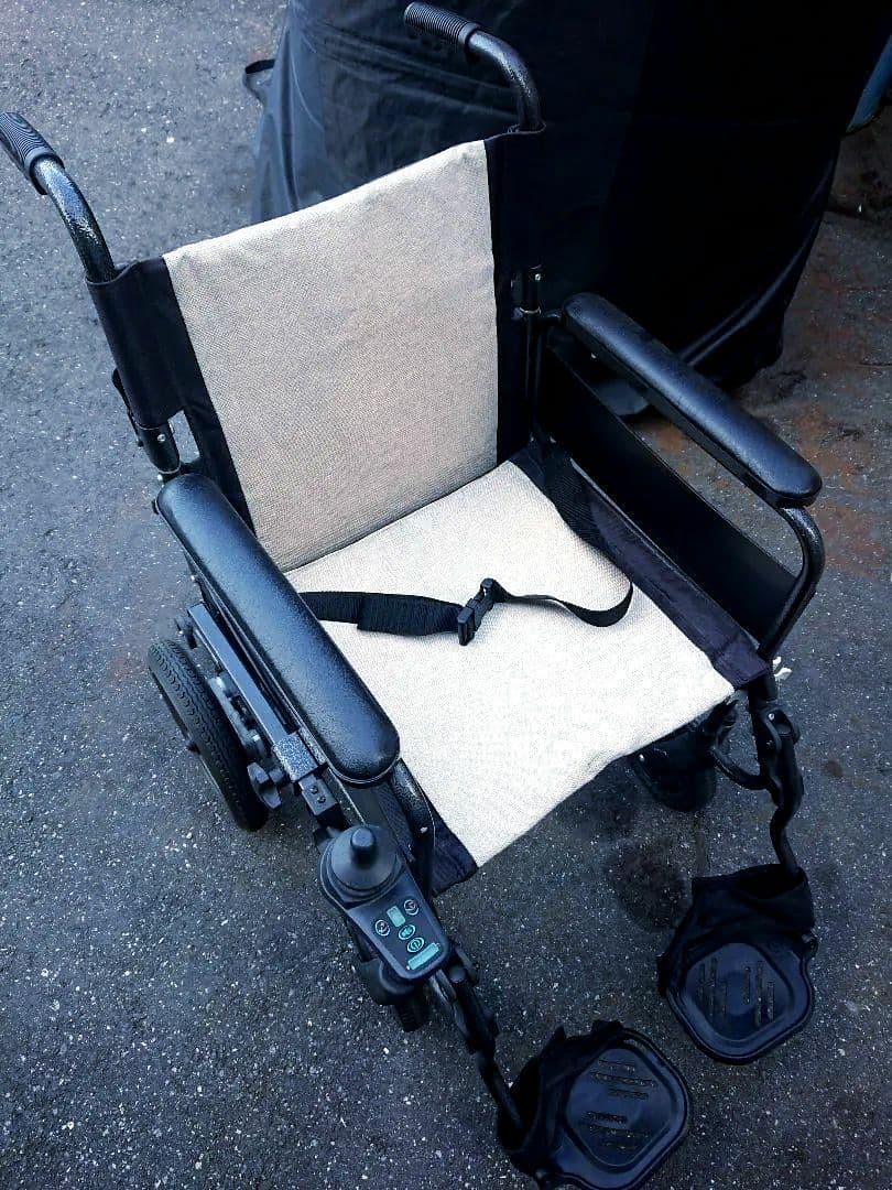 電動車椅子 2024年購入品 (日本全国送料無料) 買い物や病院等に